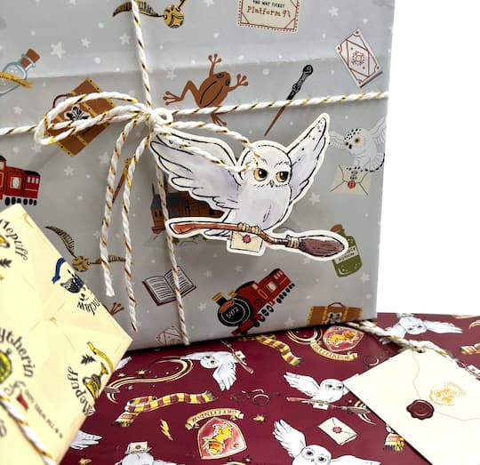 Harry Potter™ Hogwarts™ Gift Wrap Stationery Set